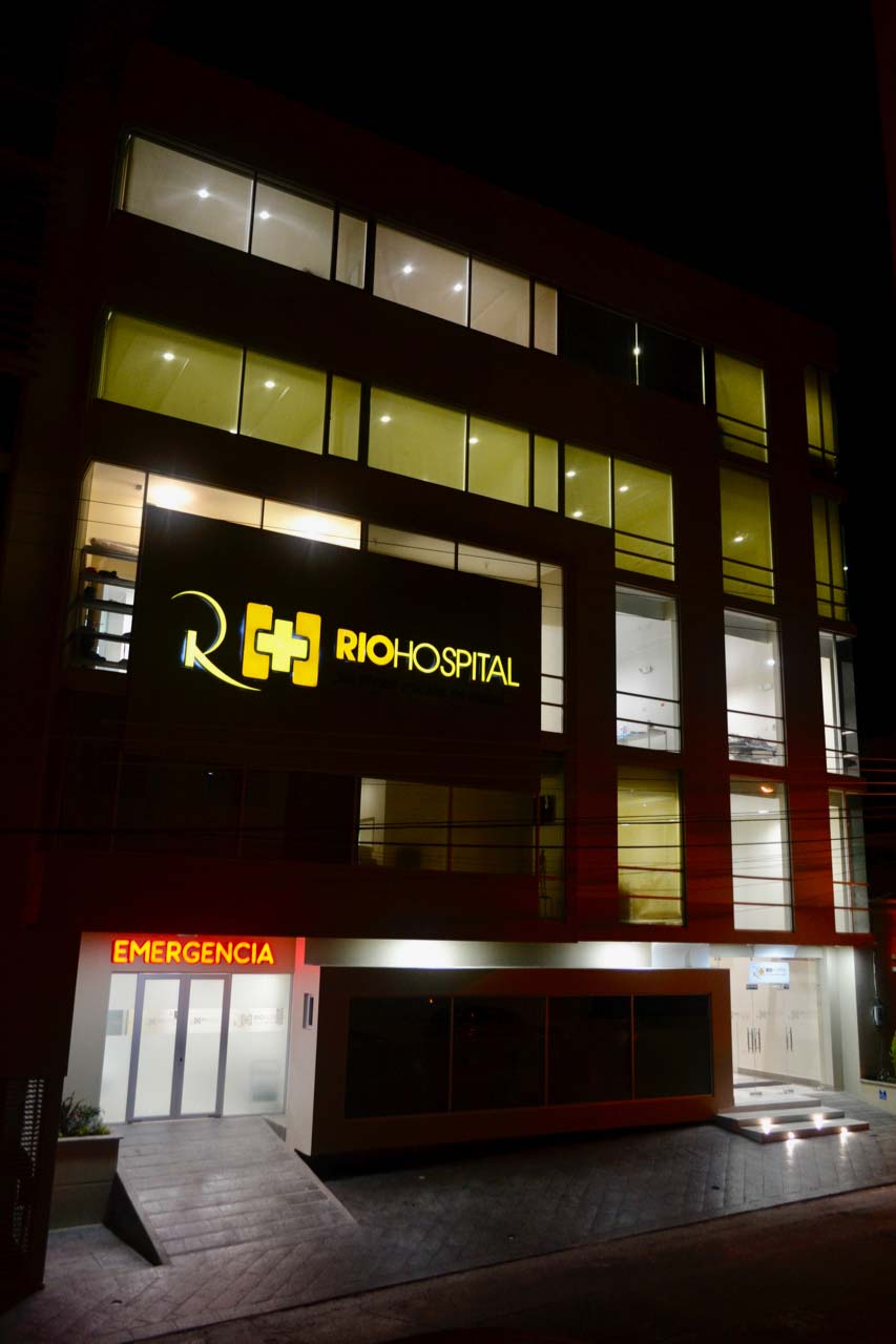 rio-hospital-noche-riobamba