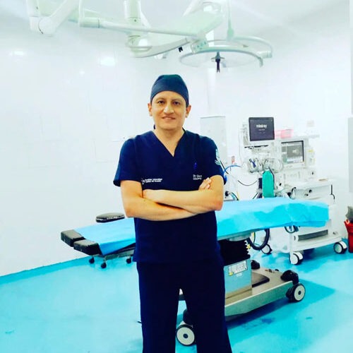 dr oscar chiniachi coloproctologo riobamba